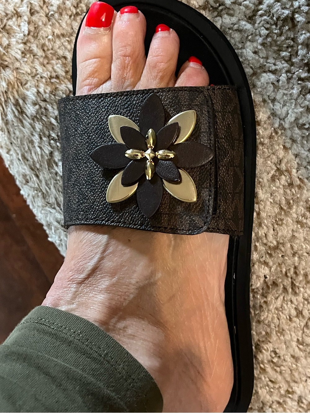 New MK classic brown logo print Slide Sandal with Gold Flower Accent ..see video